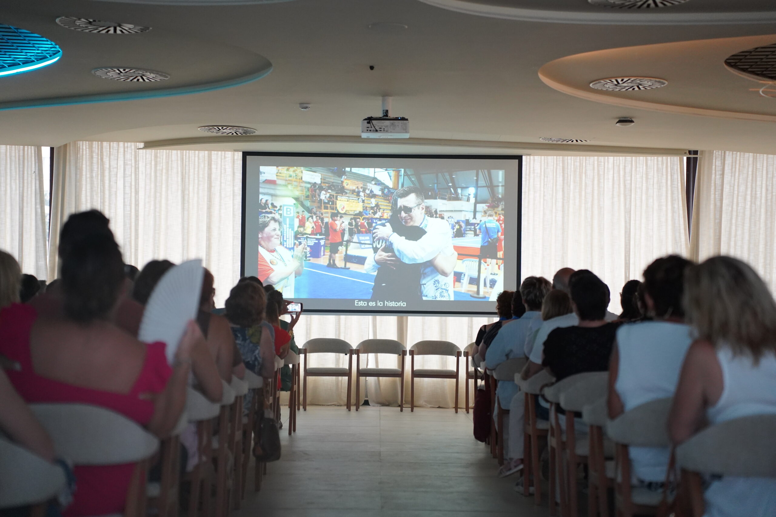 Proyección del documental La Luz que no se ve durante el estreno en Cartagena